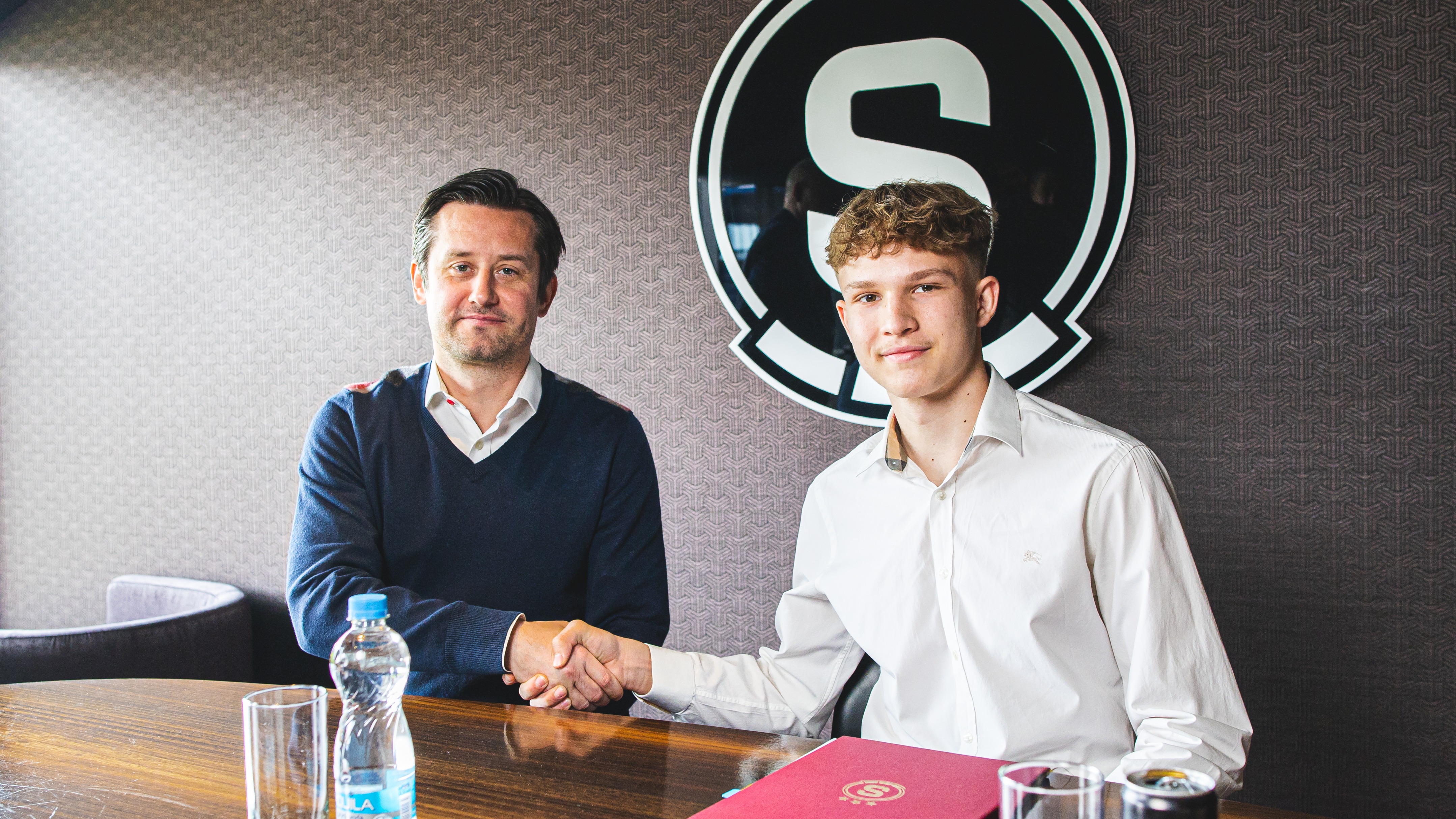 Profesionální smlouvy pro mladé hráče | sparta.cz