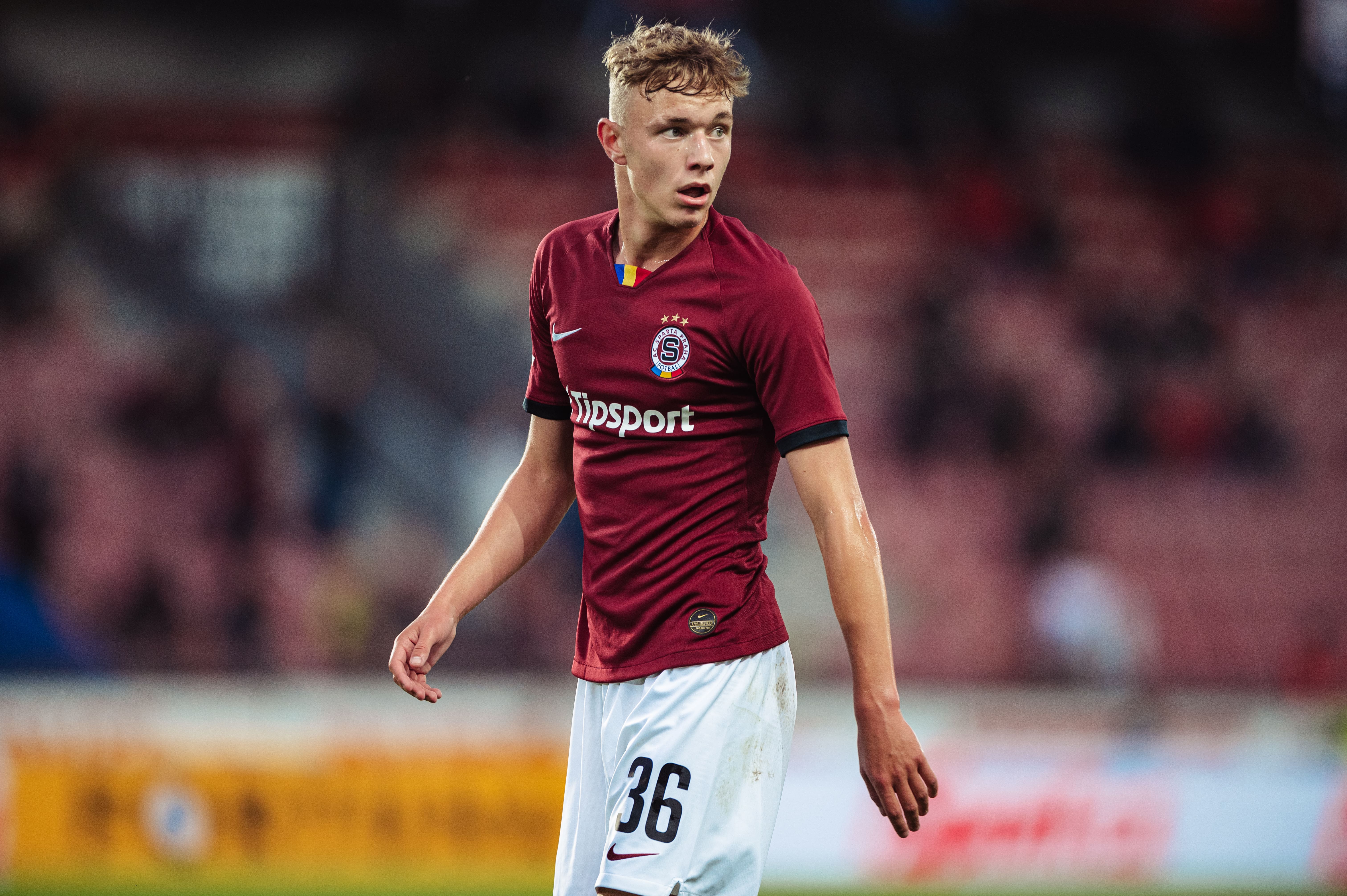 New contract for Adam Karabec | sparta.cz