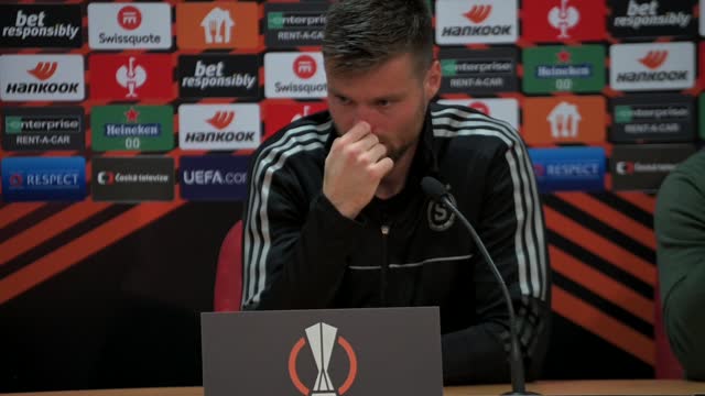 TISKOVKA | Pavel Vrba a Ondřej Čelůstka po zápase s Lyonem
