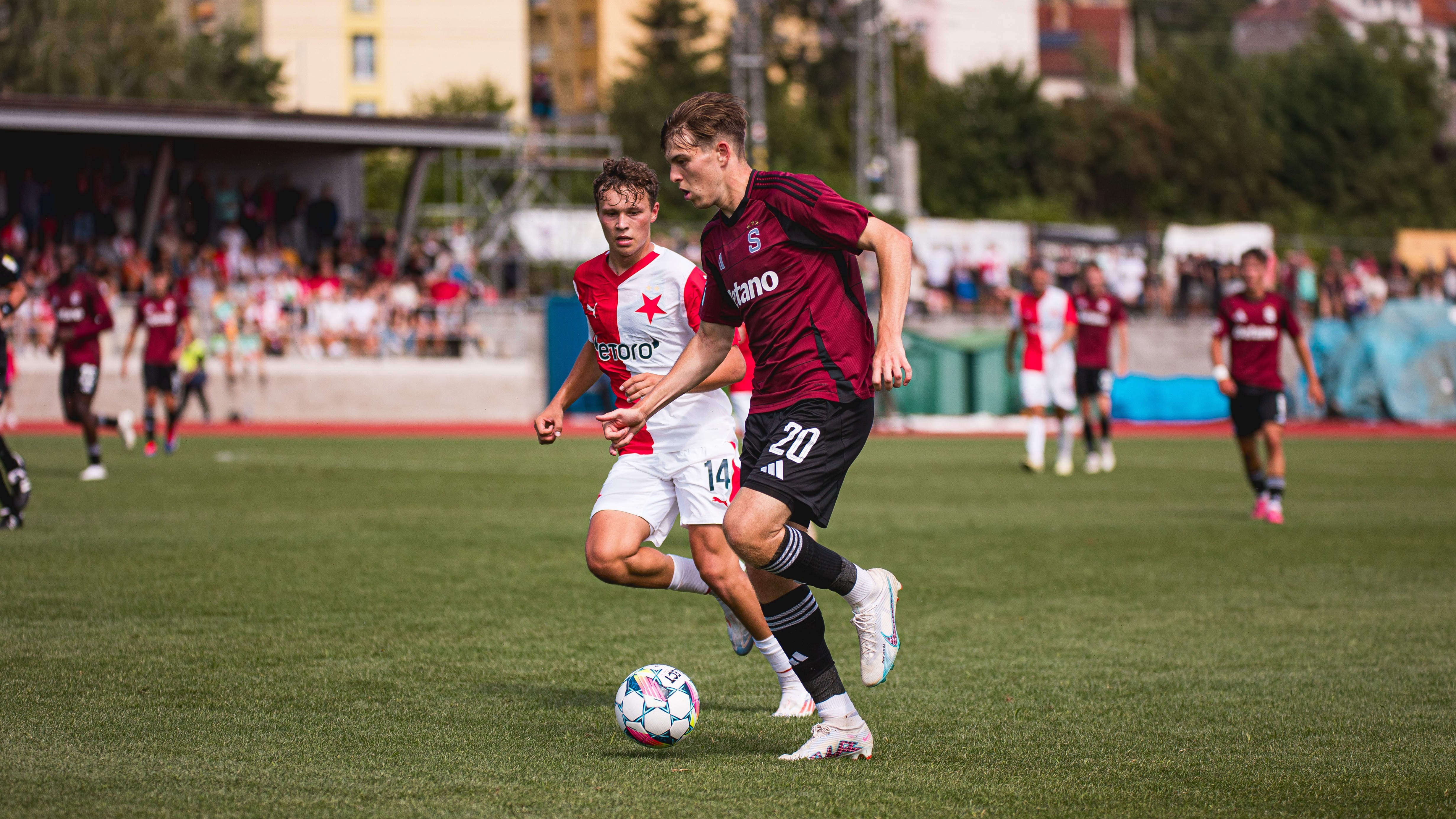 SESTŘIH: První derby béček