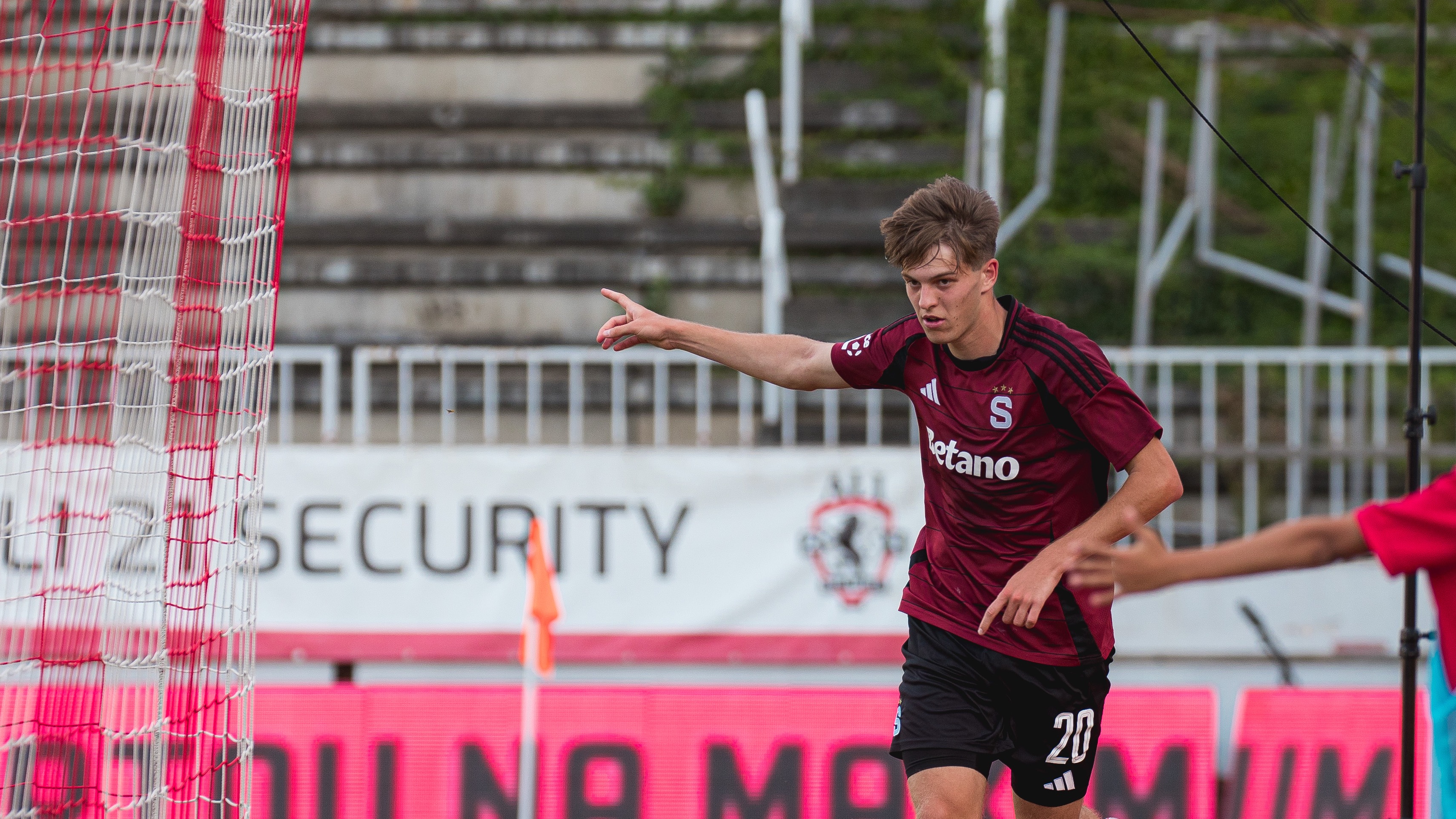 SESTŘIH: První výhra v sezoně